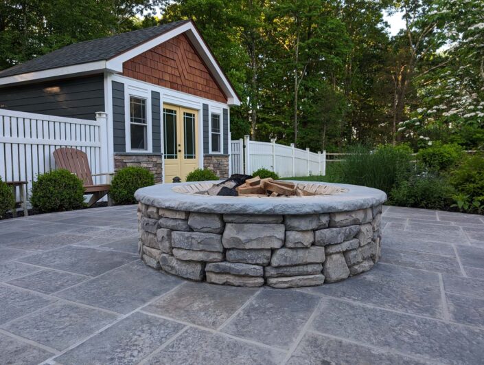 Concrete fire pit